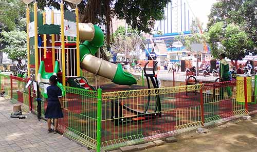 fasilitas alun - alun malang